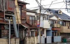 الصورة: البيوت المهجورة في اليابان تكشف التقلص السكاني السريع
