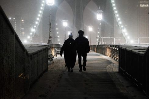 ثلوج في أجزاء من شمال مدينة نيويورك تصل نسبتها لأكثر من 5 بوصات .. الصور عن وكالات