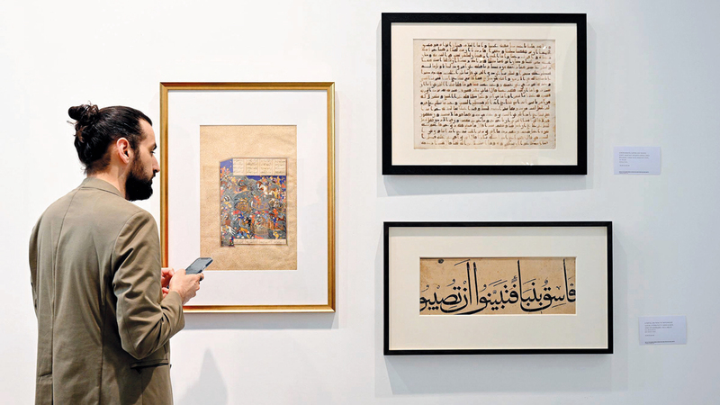 المعرض يتضمن بعض القطع النادرة من العالم الإسلامي. من المصدر