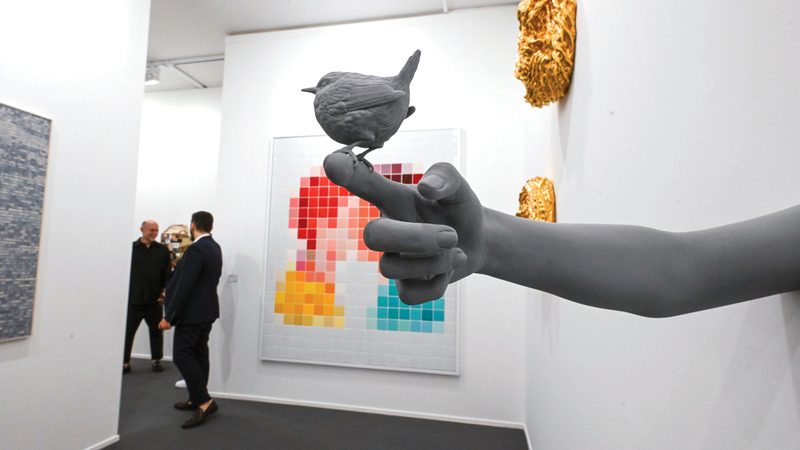 «آرت دبي» منصّة عالمية لكبار فناني العالم يعرضون أحدث تجاربهم لغاية 5 مارس الجاري.  تصوير: أشوك فيرما