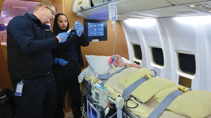 الطفلة (شام) وشقيقها سيخضعان لعمليات جراحية عدة يعقبها فترة تأهيل جسدي ونفسي. من المصدر