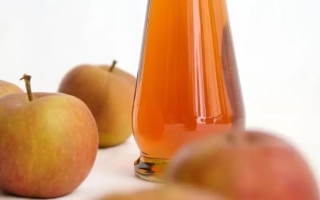 الصورة: تناول خل التفاح على معدة فارغة يحرق الدهون.. ما صحة هذا الاعتقاد؟