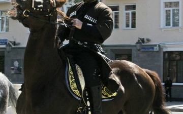 الصورة: يخضع للعقوبات الغربية.. سرقة "زازو" حصان الرئيس الشيشاني