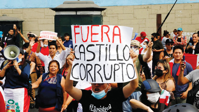 محتجون يطالبون بمحاكمة الرئيس السابق كاستيلو. أرشيفية