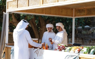 الصورة: سوق السبت في واحة العين يدعم المزارع الإماراتية