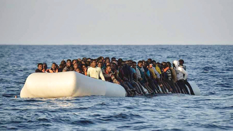 أهوال لا يمكن تصورها تواجه المخاطرين بحياتهم على متن قوارب مكتظّة. أرشيفية