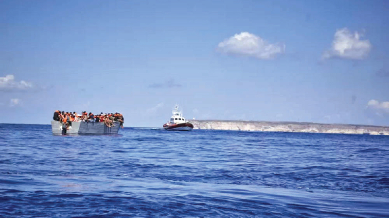 المهاجرون غالباً ما يعانون ظروفاً مروعة في البحر. أرشيفية