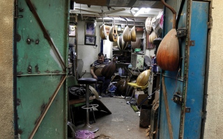الصورة: صناعة العود في بغداد.. رحلة عريقة موغلة في القدم