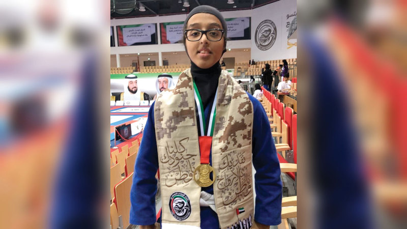 مينة خلال تتويجها في بطولة سابقة للجوجيتسو.    من المصدر