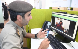 الصورة: إقامة دبي" تحي اليوم العالمي للسعادة بالتواصل المباشر مع المتعاملين