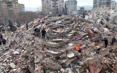 الصورة: أذربيجان تبني منازل بقيمة 100 مليون دولار في مناطق الزلازل بتركيا