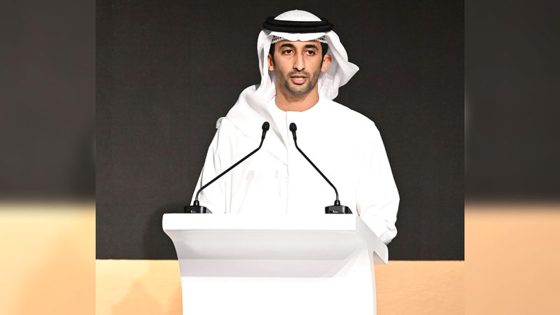 راشد بن دلموك متحدثاً خلال حفل سحب قرعة كأس دبي العالمي.   تصوير: باتريك كاستيلو