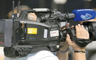 الصورة: 40 محطة تلفزيونية عالمية تنقل مباشرة أمسية الكأس