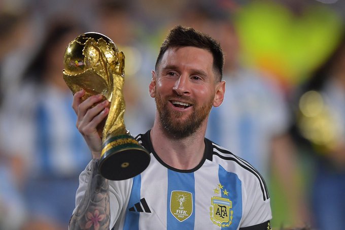 A majestic scene .. Messi celebrates the World Cup again in Argentina (video and photos)