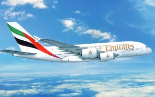 الصورة: «طيران الإمارات» تعيد تشغيل «A380» لخدمة بالي