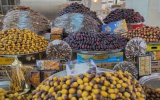 الصورة: أسواق وأوزان.. «موسم رمضان» يرفع الطلب على التمور بنسبة 80%
