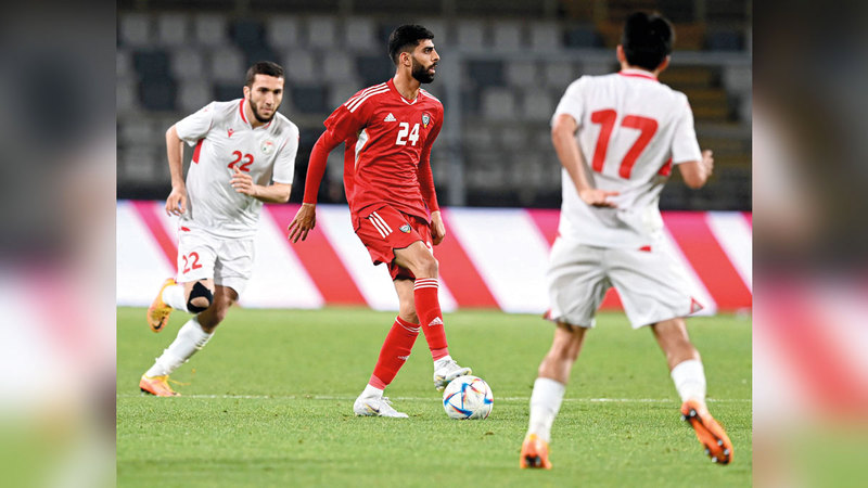 يوسف المهيري لاعب عجمان ينضم للمرة الأولى إلى المنتخب.   من المصدر