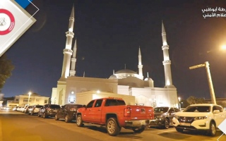 الصورة: «المرور» تحذر من وقوف المركبات العشوائي قرب المساجد