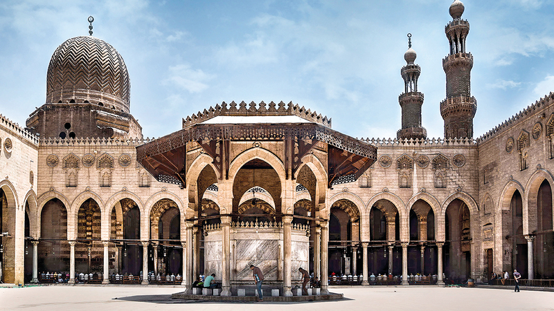ساحة جامع «المؤيد شيخ» الفسيحة.   أرشيفية