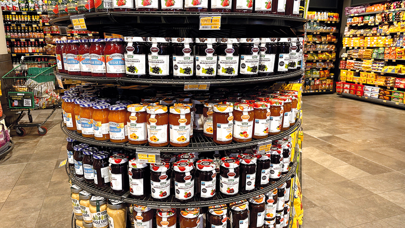 المنتجات الصحية تطرح تحت علامات تجارية محددة ولا بدائل لها.   تصوير: نجيب محمد