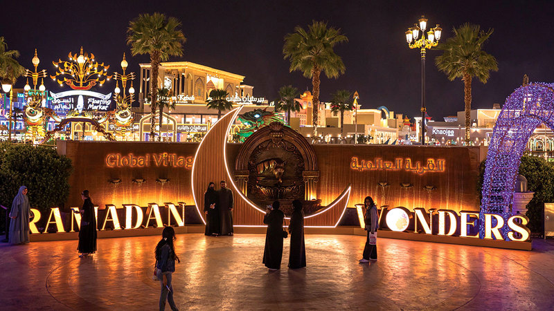 القرية تقدم لزوّارها تجربة ملوّنة بثقافات العالم، وأسواق الأجنحة الثقافية.   من المصدر