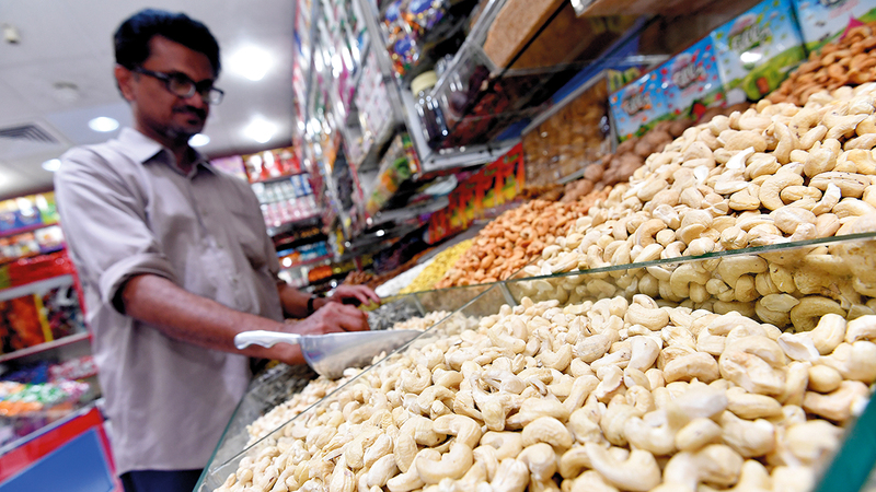 أسواق المكسرات فيها العديد من الأنواع التي تتضمن بعض الخلطات.  تصوير: باتريك كاستيلو