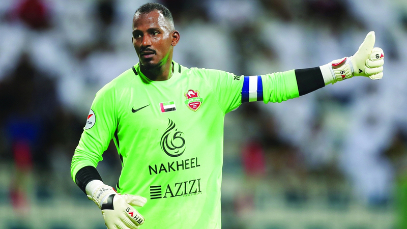 حارس شباب الأهلي ماجد ناصر يقدم موسماً مميزاً.  الإمارات اليوم