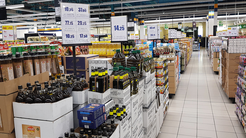 طرح التخفيضات بما يتيح حرية الاختيار أكثر جدوى للمستهلكين من تحديد وفرض سلع معينة داخل«السلة». الإمارات اليوم