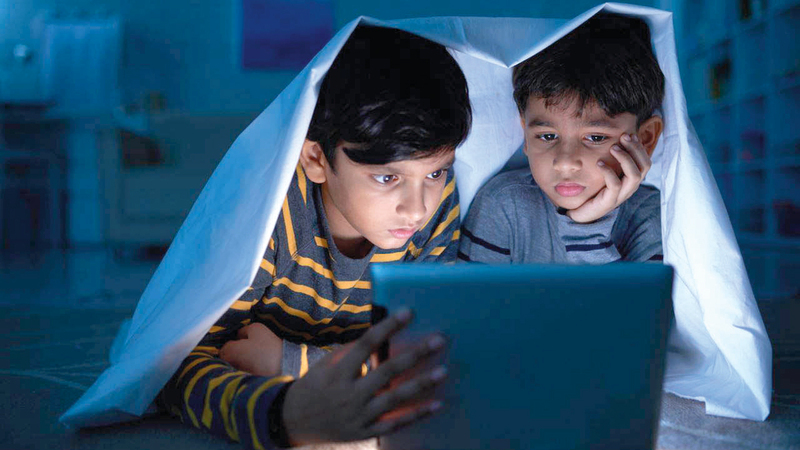 ضرورة تحذير الأطفال من قبول طلبات الصداقة أو المحادثة مع أشخاص غير معروفين أو مشبوهين. من المصدر