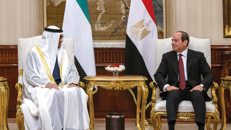 رئيس الدولة والرئيس المصري خلال جلسة مباحثات عقداها في قصر الاتحادية بالقاهرة. وام