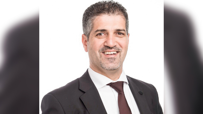 أمجد نصر: &laquo;من خلال شراء الذهب، يمكن للبنوك المركزية تنويع احتياطاتها، وتقليل تعرضها لأصول أخرى، مثل العملات الورقية&raquo;.