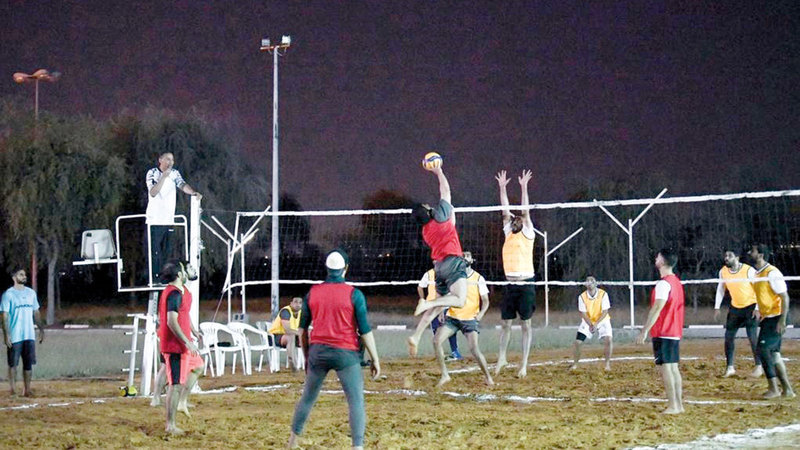 من فعاليات كرة الطائرة بالبطولات الرمضانية في رأس الخيمة. من المصدر