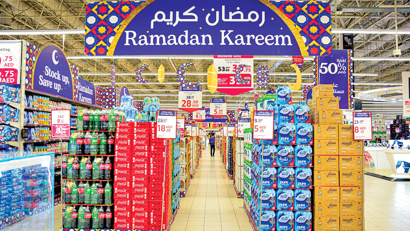 منافذ بيع أكدت أن المستهلكين ينتظرون أفضل الخصومات للتسوق. أرشيفية