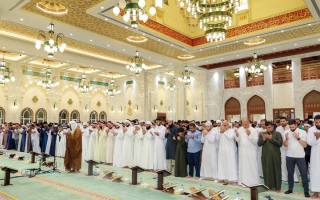 الصورة: «رمضان دبي» يستقطب 50 ألف مصلٍّ في «تهجد» 27 رمضان