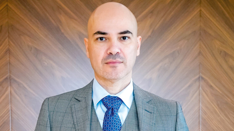 عبدالمحسن جابر: &laquo;عقود التأمين الصحي متنوعة من نواحٍ عدة، مثل التغطيات والاستثناءات، كما أن هناك حدوداً دنيا للتغطيات محكومة بقوانين التأمين المحلية&raquo;.