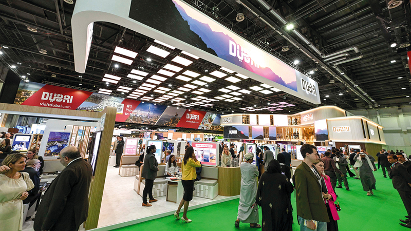 فنادق مشاركة في «سوق السفر» أوضحت أن تطبيق الخدمات الذكية يختلف حسب أنظمة العمل في كل فندق.  تصوير: أشوك فيرما