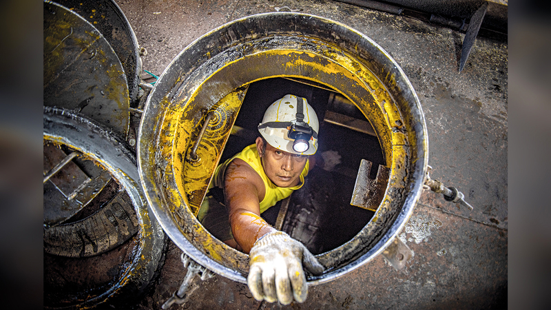 أجوستينس إلوان.   إندونيسيا