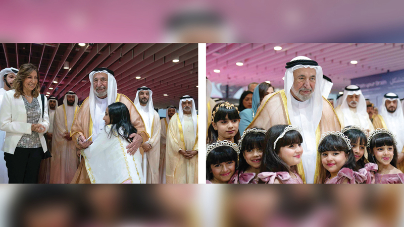 سلطان القاسمي اطلع على أبرز ما تقدمه الجهات المشاركة للأطفال من فعاليات.  من المصدر