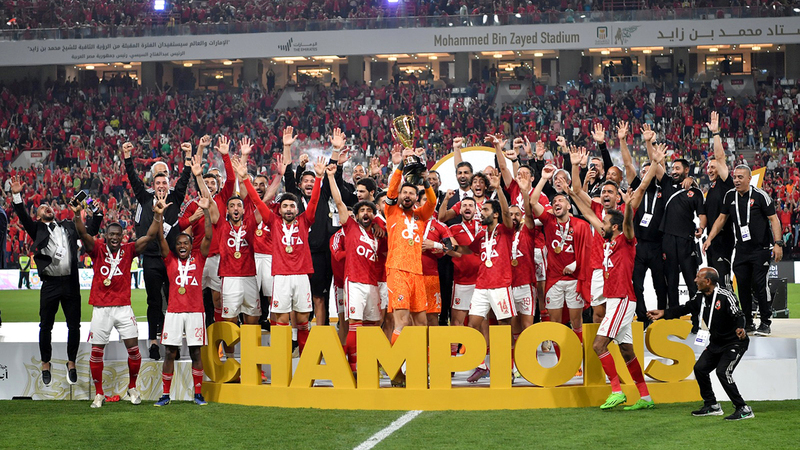 لاعبو الأهلي خلال الاحتفال باللقب. تصوير: نجيب محمد