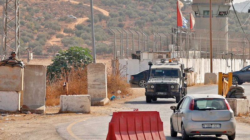 الحواجز العسكرية الإسرائيلية انتشرت على مداخل أريحا كافة.  الإمارات اليوم