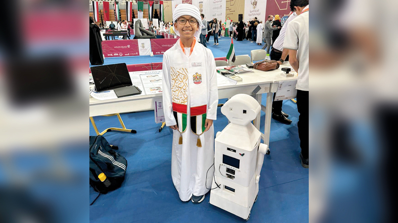 الروبوت من تصميم علي اللوغاني.  من المصدر