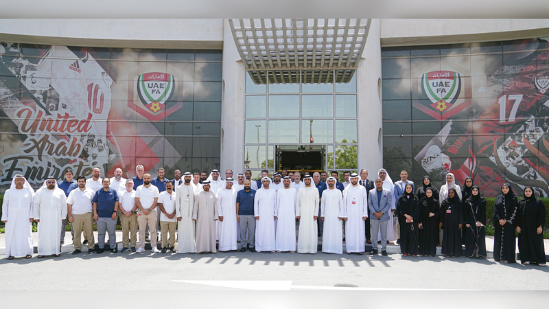 راشد بن حميد التقى منتسبي اتحاد الكرة وشكرهم على جهودهم في الفترة الماضية. من المصدر