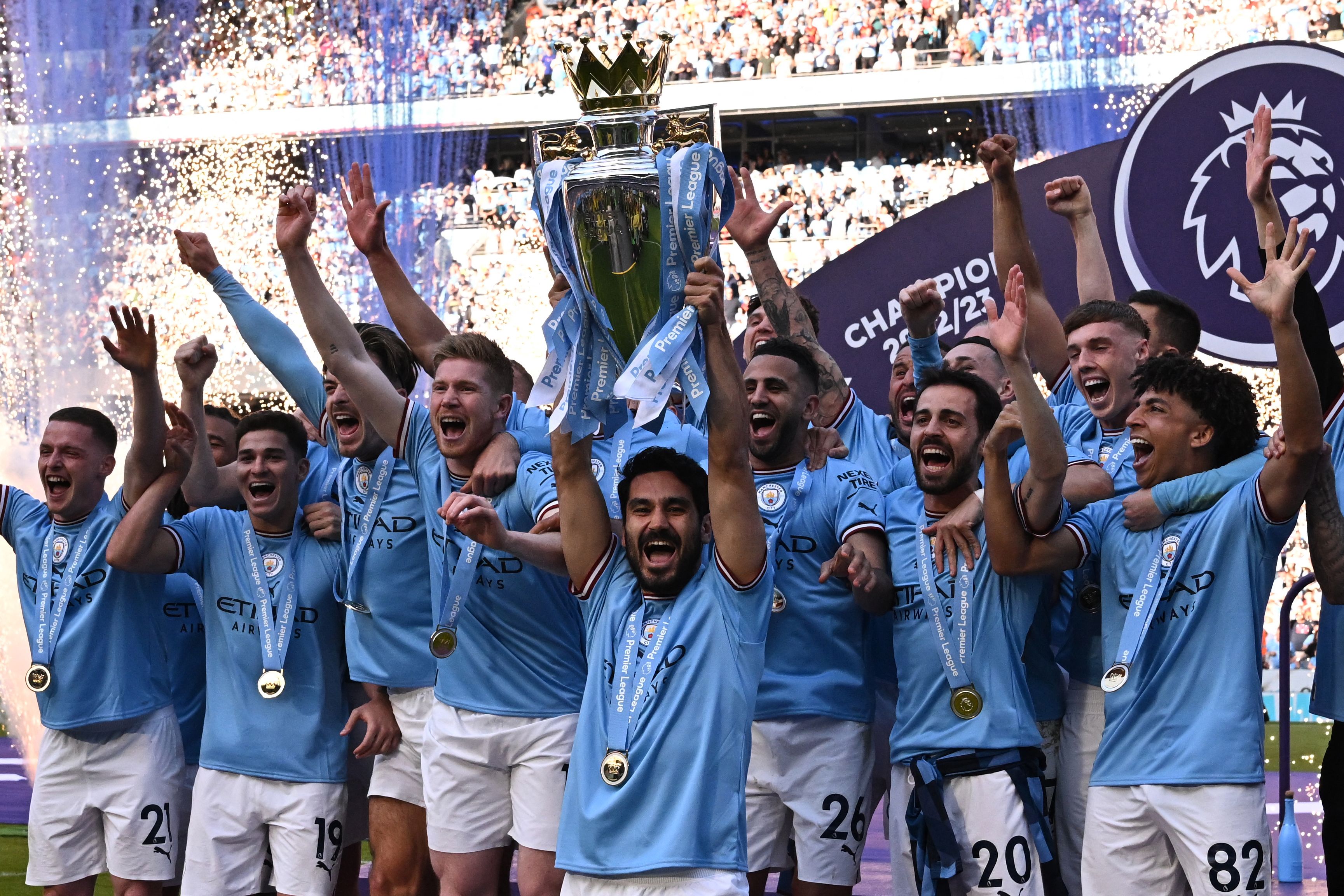 Manchester City celebrates the English Premier League title by defeating Chelsea