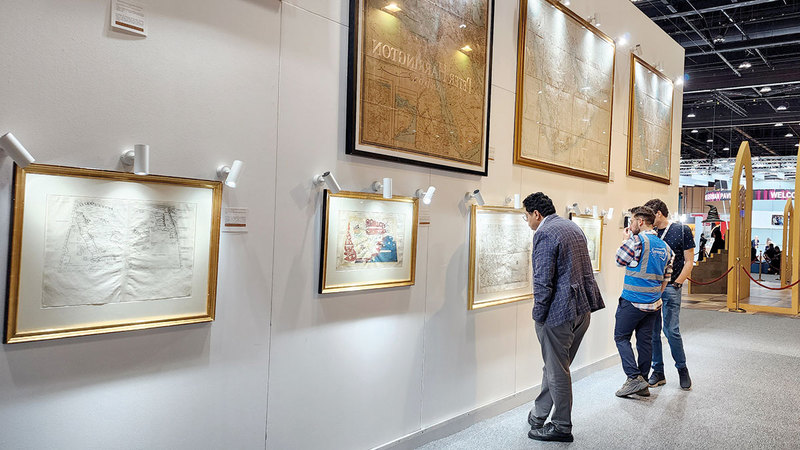 المخطوطات توفر للزوار فرصة استكشاف تاريخ الأدب والعلوم والفنون العربية والعالمية.   الإمارات اليوم