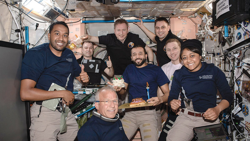 رواد محطة الفضاء الدولية يحتفلون بيوم ميلاد سلطان النيادي. من المصدر
