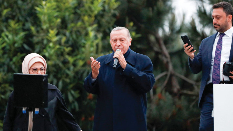 أردوغان في خطاب الفوز: «أشكر كل من أوكل إلينا مهمة قيادة البلاد 5 سنوات إضافية، أشكر شعبنا الذي جعلنا نعيش فرحة الديمقراطية».إضافية، أشكر شعبنا الذي جعلنا نعيش فرحة الديمقراطية».