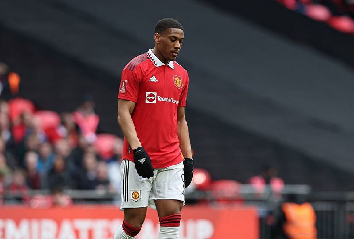 Martial misses Manchester United in the FA Cup Final