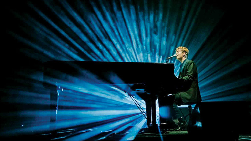عازف البيانو الشهير توم أوديل يلتقي جمهور دبي مجدداً ليقدم أحدث أعماله الفنية.   من المصدر