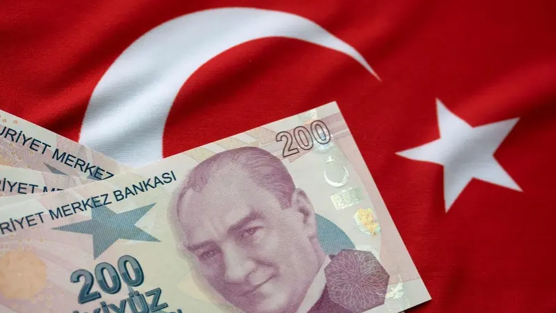 الليرة التركية تفقد نحو 3% وتهوي لقاع قياسي جديد مقابل الدولار