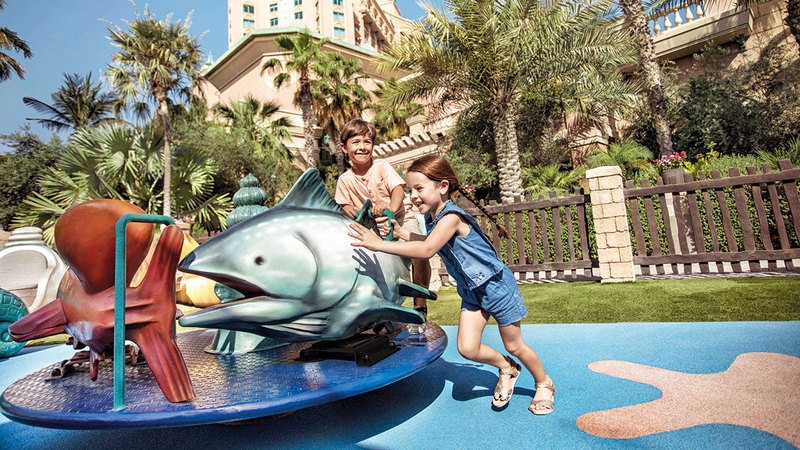 حملة «للأطفال مجاناً» متوافرة في فنادق ومناطق جذب عديدة.   من المصدر